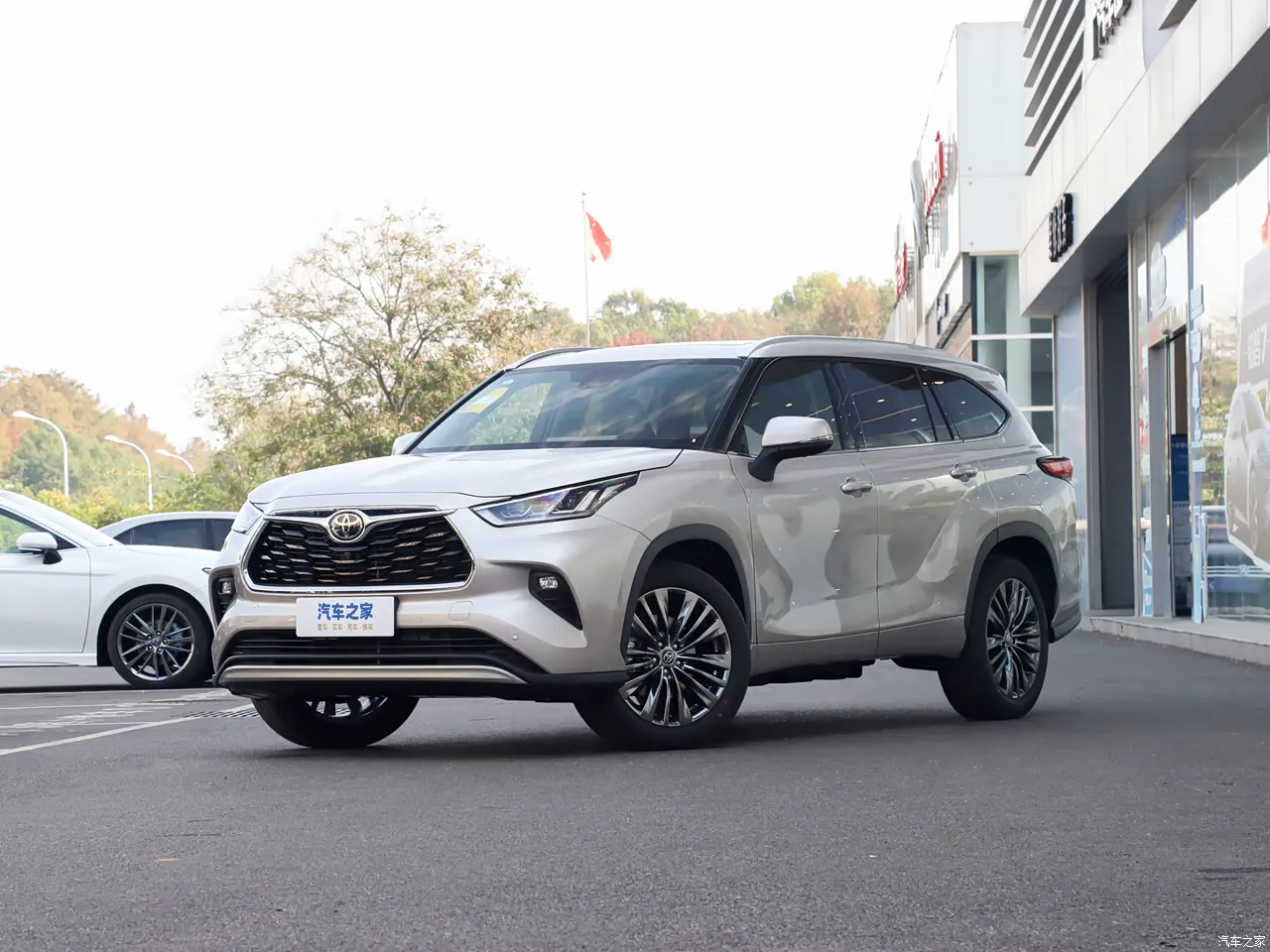 2026 Toyota Highlander hybrid in Cyber Gold, front three-quarter view