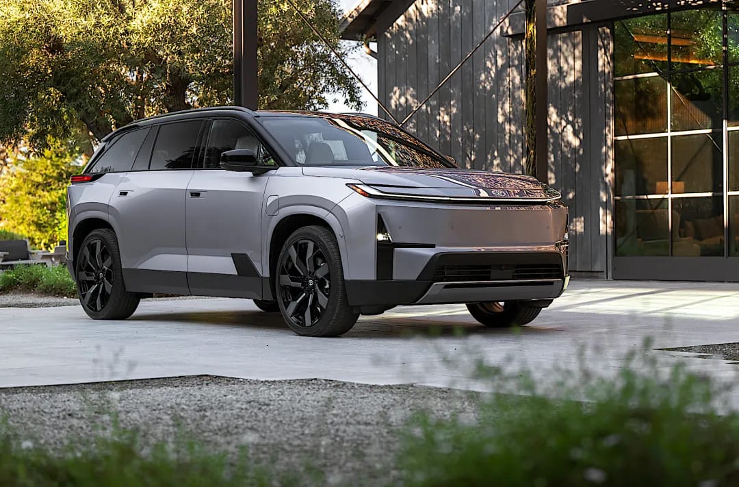 2027 Toyota Highlander — vue avant trois-quarts